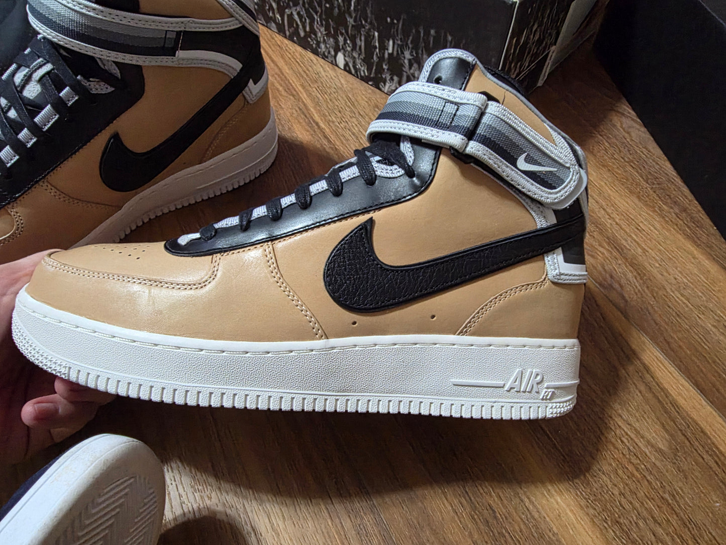 Nike Air Force 1 - Tan/Black Colorway